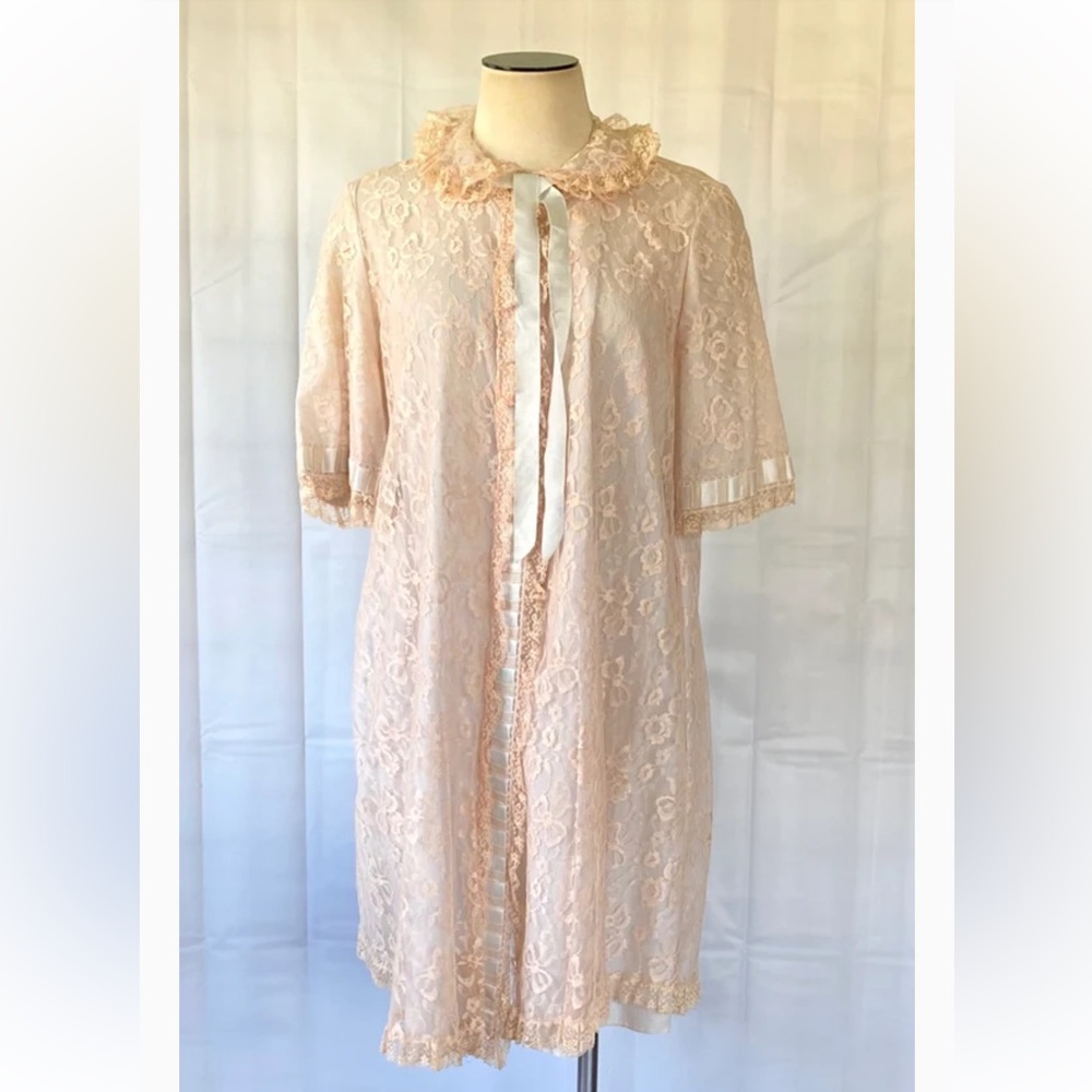 Vintage‎ Keyloun 1960’s pink lace peignoir baby blue liner EVC fits most sizes